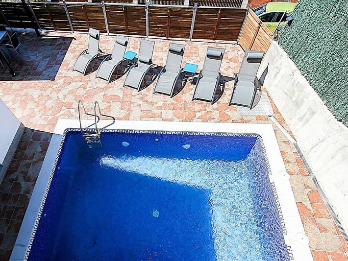 Gîte pour 10 personnes, avec balcon et jardin