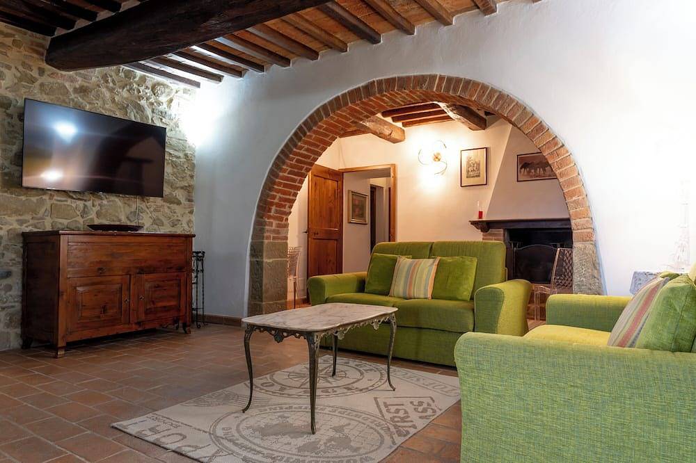 La casa de campo \"vocabolo Poggio del Pero\" se encuentra en Panicale in Panicale, Lago Trasimeno