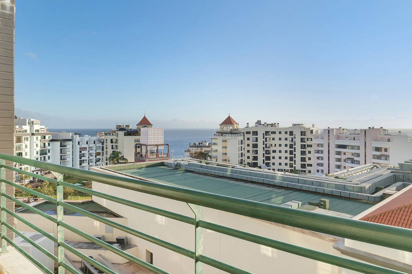Hel lejlighed, Holiday Apartment Oliveira Atlantic View with Sea View, Wi-Fi & Balcony in São Martinho, Maderia