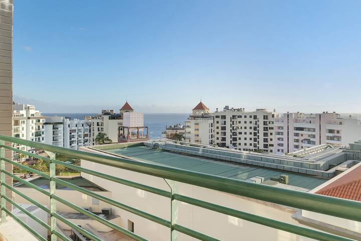 Ganze Wohnung, Ferienwohnung Oliveira Atlantikblick mit Meerblick, WLAN und Balkon in São Martinho, Madeira