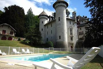 Château pour 4 personnes, avec piscine et jardin dans Auvergne-Rhône-Alpes