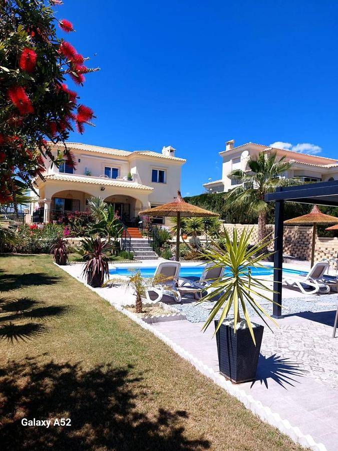 Chalet para 8 personas, con piscina además de vistas y jardín en Bonalba