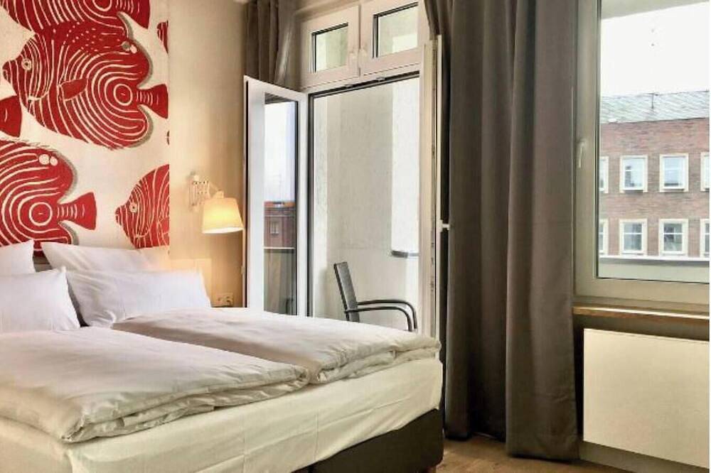 Hel lejlighed, Elegant & Central: 3-Bedroom Designer Apartment with Balcony in Berlin in Berlin Indre By, Berlin