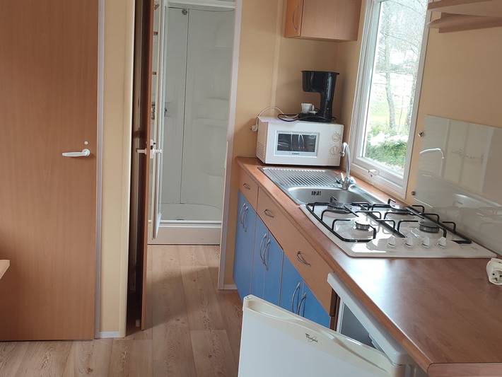 Camping pour 4 personnes, avec terrasse dans Région de Besse-et-Saint-Anastaise - 4