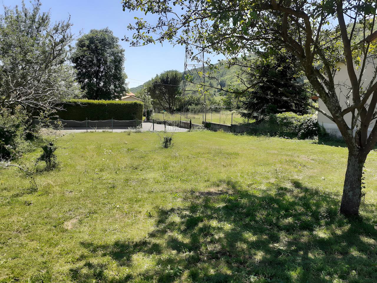 Gîte « À l’ombre du Tilleul » : vue montagne, terrasse privée et Wi-Fi in Montpezat-sous-Bauzon, Parc naturel régional des Monts d'Ardèche