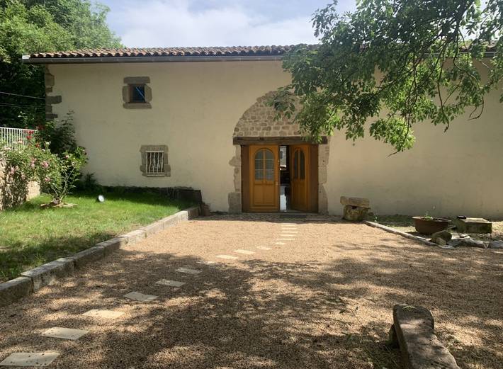 Gîte pour 8 personnes, avec terrasse et jardin, animaux acceptés à Sainte-Agathe