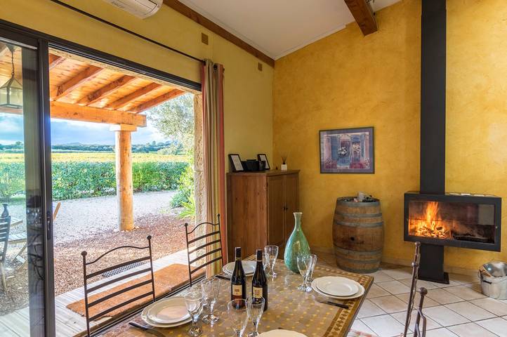 Gîte pour 4 personnes, avec jardin ainsi que terrasse et piscine