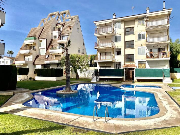 Apartamento para 4 personas, con jardín y piscina, Se admiten mascotas en Calafell