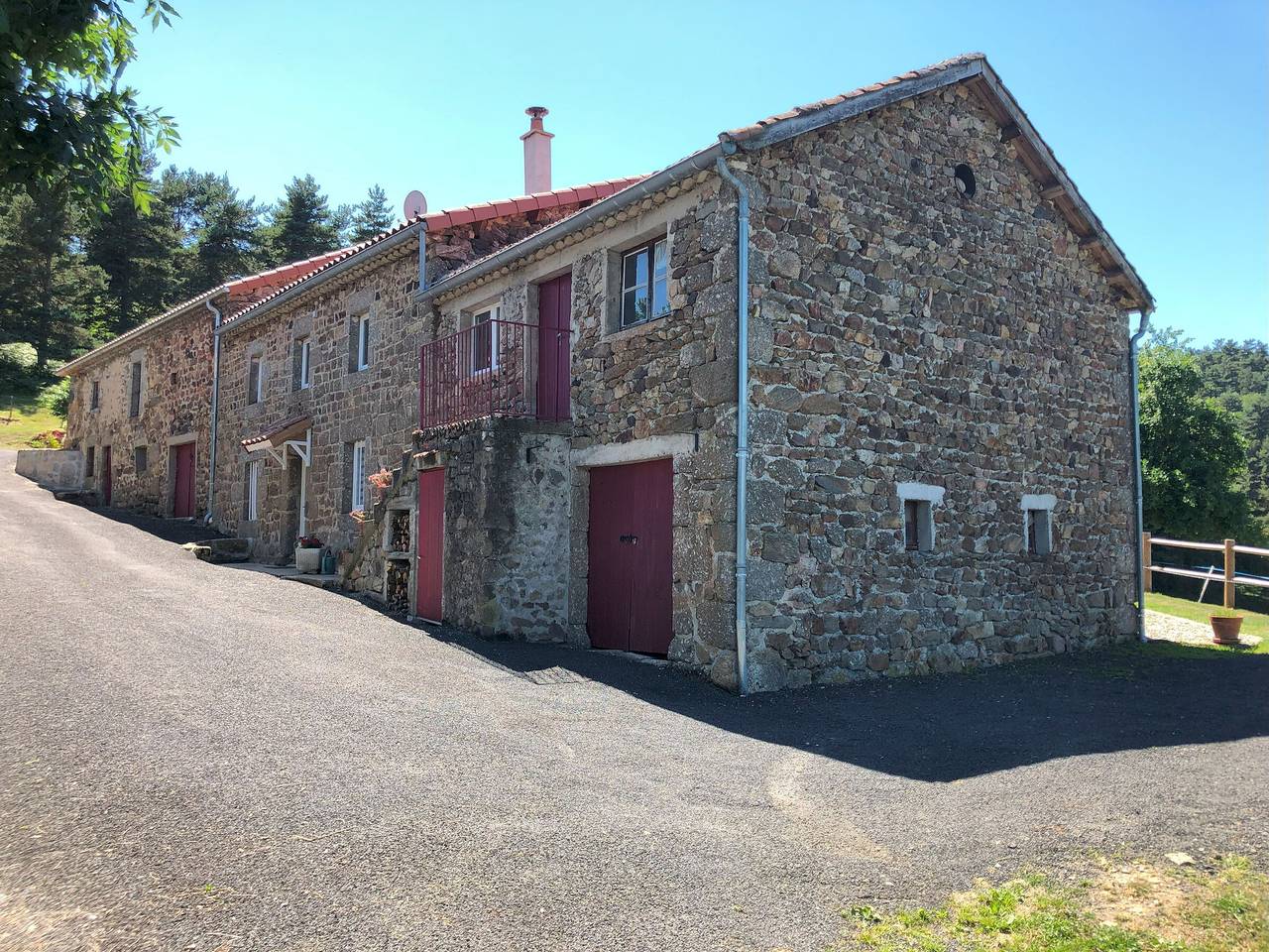 Ancienne ferme rénovée avec jardin privé, poêle à bois et terrasse in Saint-Préjet-d'Allier, Haute-Loire