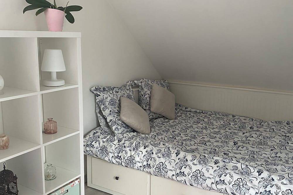 Charming house five minutes walk from the Ligne H train station. 30 minutes from Paris. in Ermont, Valle del Oise