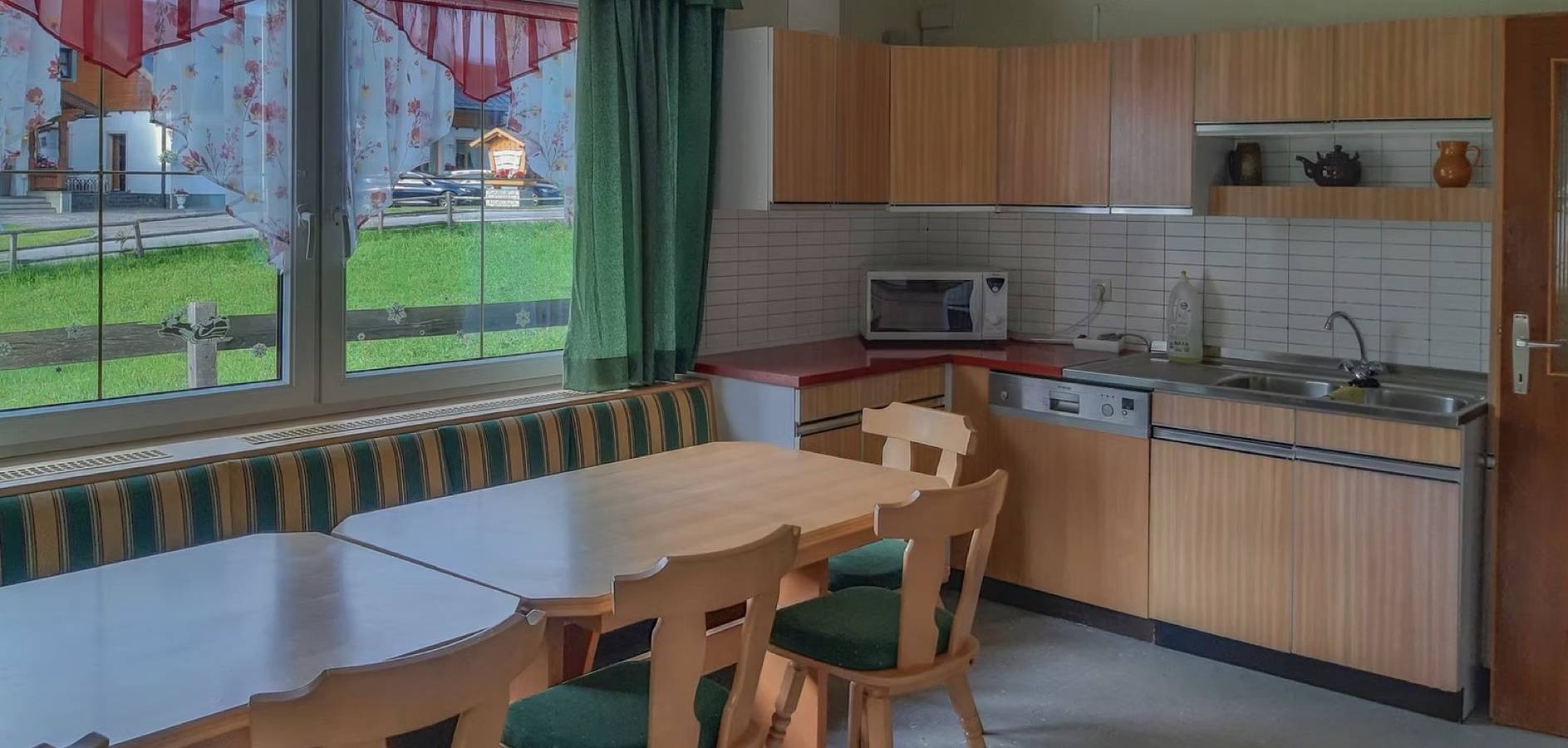Ferienhaus 'Landlhof' mit Bergblick, privater Terrasse und Wi-Fi in Ramsau am Dachstein, Schladming-Dachstein