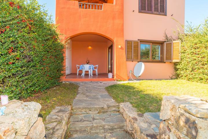 Gîte pour 4 personnes, avec jardin à Porto Ottiolu