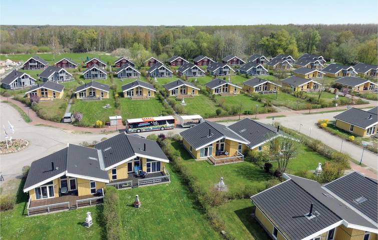 Ferienhaus für 4 Personen, mit Whirlpool und Terrasse sowie Garten und Sauna in Rechlin - 2