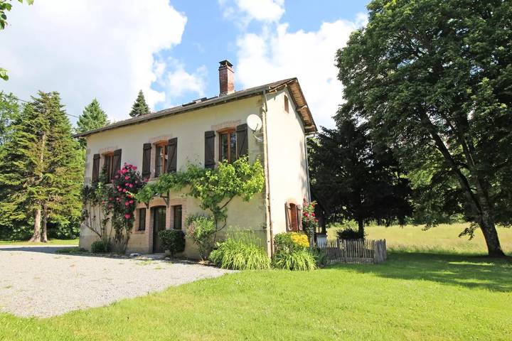 Gîte pour 6 personnes, avec jardin dans Saint-Priest-Taurion - 2