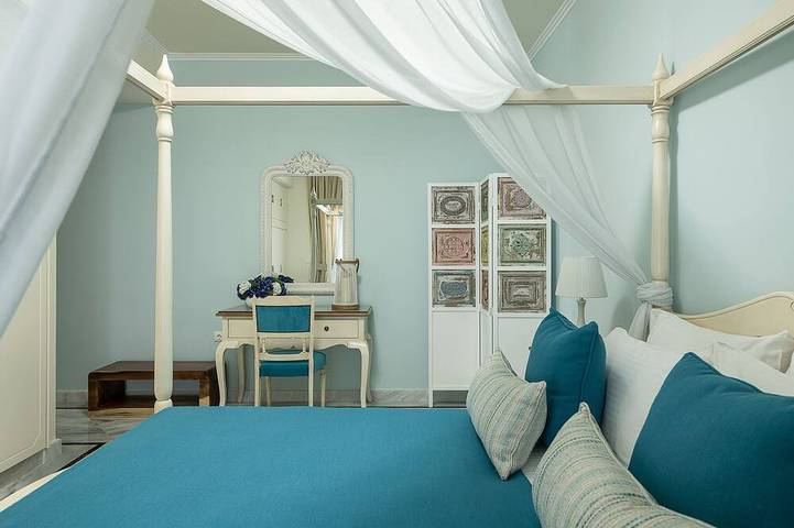 Entire apartment, Eclectic 3-bedroom house in front of the sea in Agioi Apostoli, Chania region