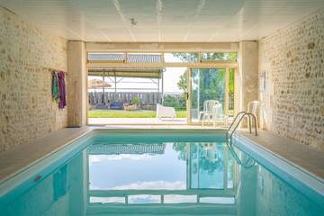 Gîte pour 16 personnes, avec jardin à La Gripperie-Saint-Symphorien