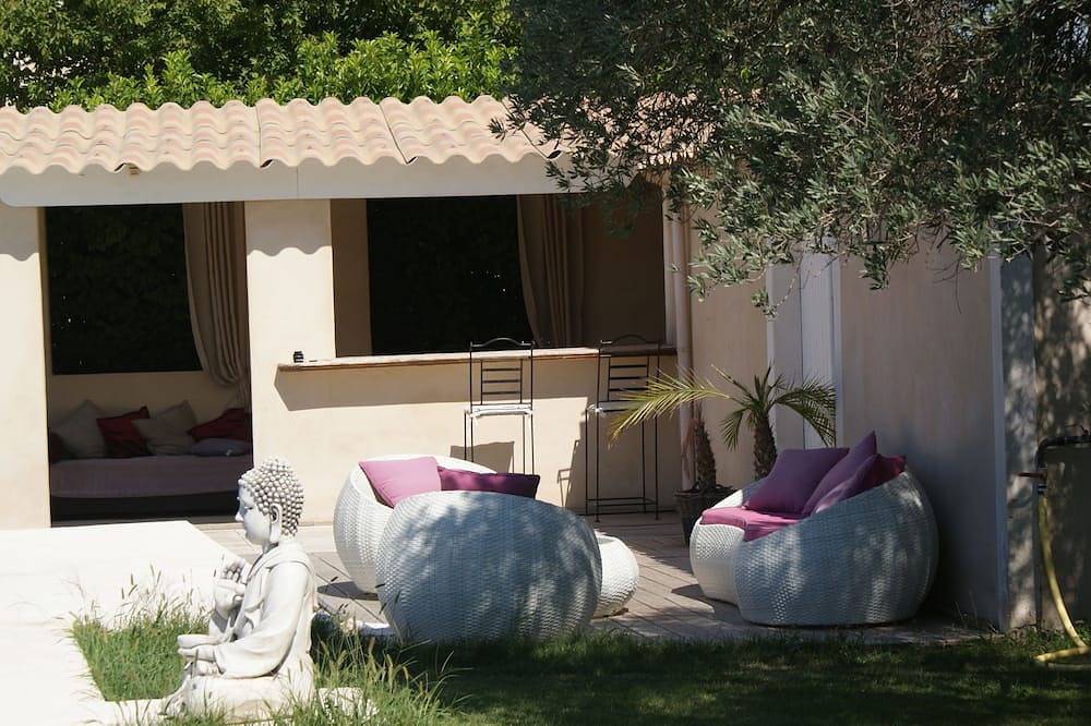 Appartement entier, Annexe de mas provençal avec jardin et piscine privee et chauffée in Orange, Vaucluse