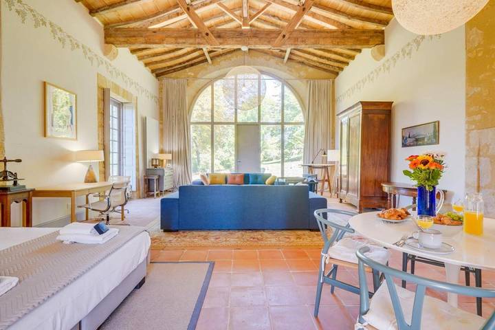 Location de vacances pour 2 personnes, avec piscine et jardin à Vérac