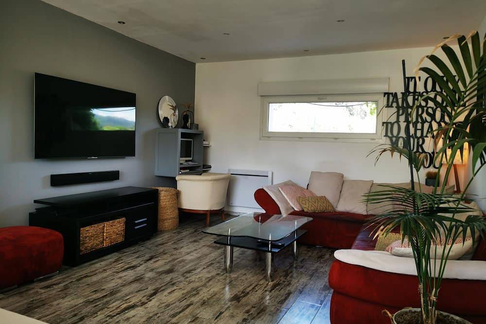 Everything To Live Outside Without A Neighbor in Sarrians, Vaucluse