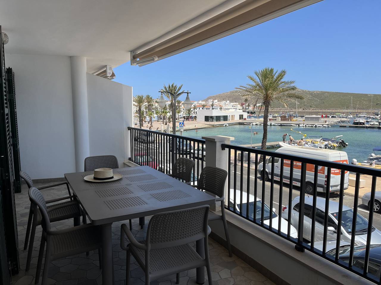 Apartamento entero, Apartamento de vacaciones para 5 personas con terraza in Fornells, Es Mercadal