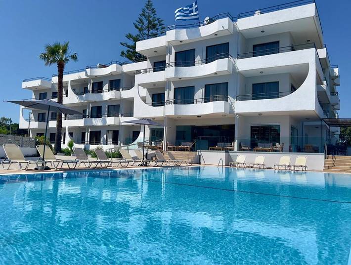 Hôtel pour 3 personnes, avec Balcon et Terrasse ainsi que Jardin et Piscine