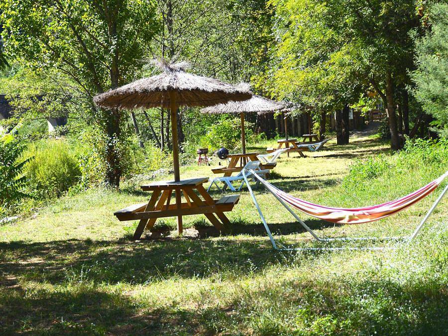 Camping Le Barutel - Tente 2 personnes - Emplacement Mooréa, tente canadienne - sans cuisine, sans sanitaires, sans eau courant et électricité in Meyras, Parc naturel régional des Monts d'Ardèche