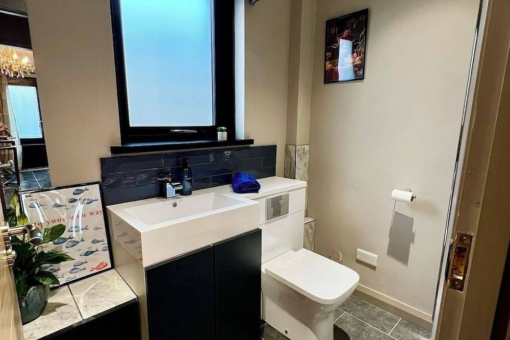 Caryis by the Sea \nmodern newly renovated central location home 150m from beach. in Portrush, Grafschaft Antrim