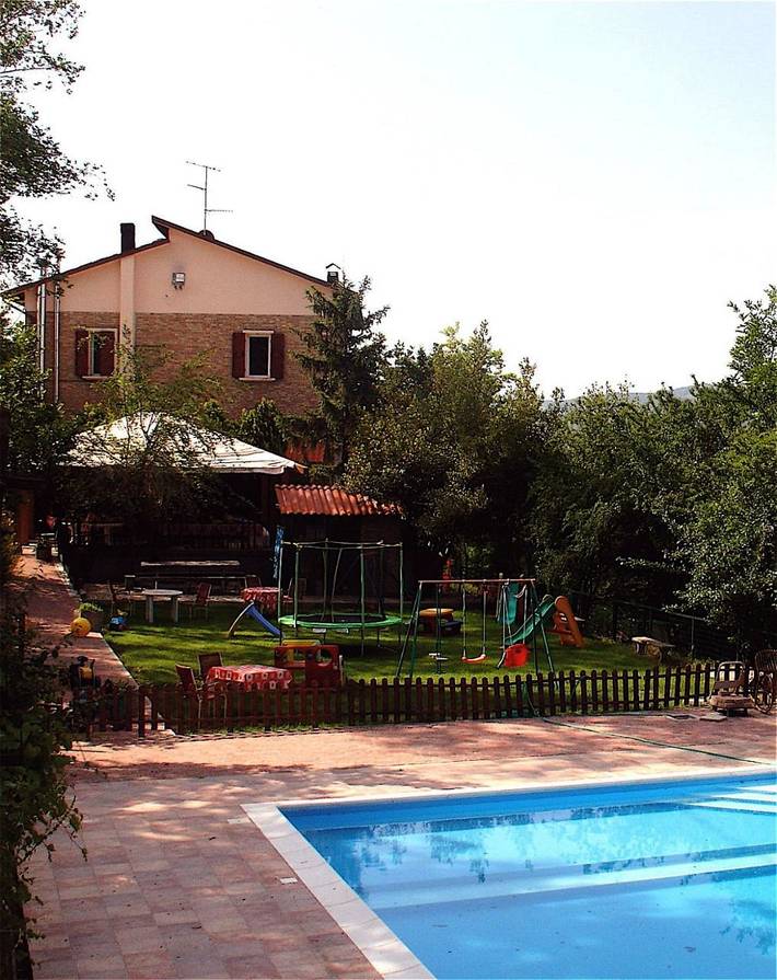 Appartamento per 6 persone, con Terrazza e Giardino nonché Piscina a Valsamoggia
