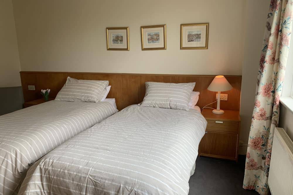 West Wittering Beach House. Direct beach access. in West Wittering Beach, West Wittering