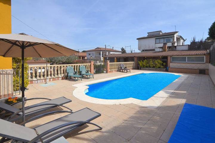 Villa for 7 people, with balcony and garden - 1