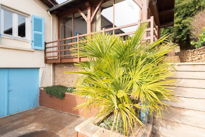 Location de vacances pour 6 personnes, avec Terrasse et Jardin à Pierreclos