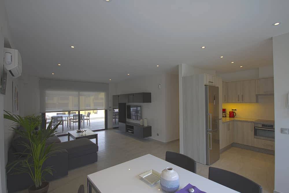Entire apartment, Idaira I nuevo y amplio ático con tres dormitorios in Los Cristianos, Arona