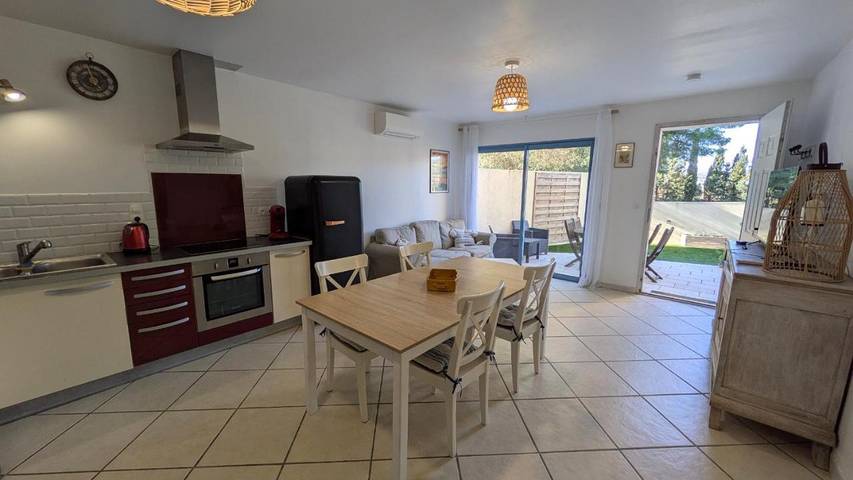 Appartement de vacances pour 2 personnes, avec jardin ainsi que vue et piscine