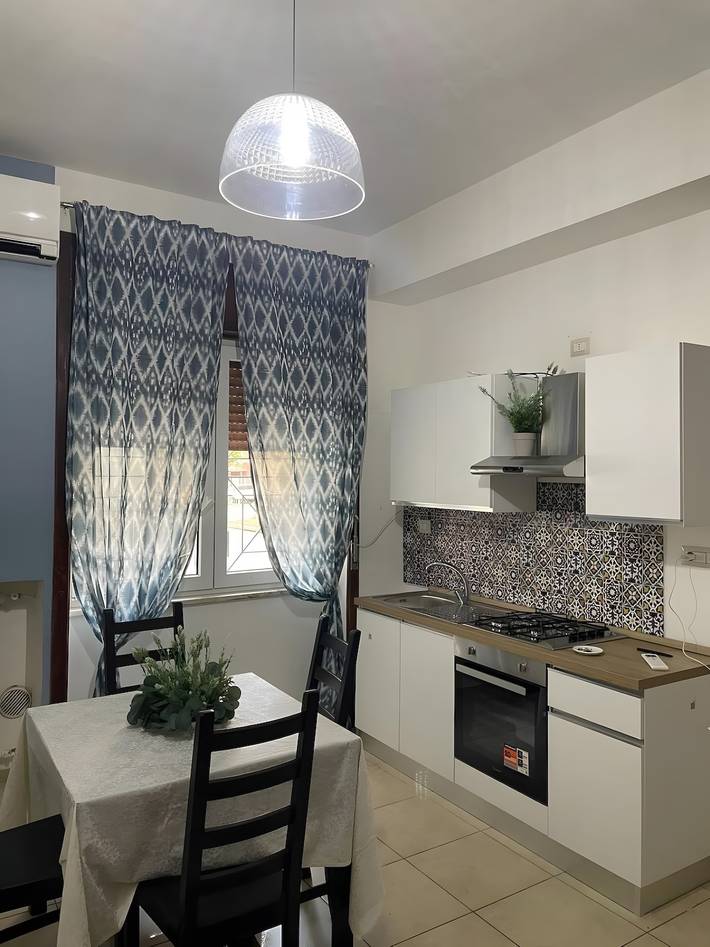 Appartamento intero, La Casa Di Kya - Universo Beach con vista mare, Wi-Fi e aria condizionata in Lido Scaramella beach, Salerno