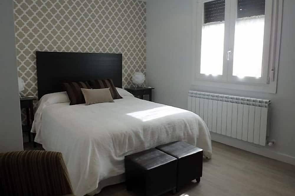Casa San Nicolas for 12 people in Larrasoaña, Esteribar