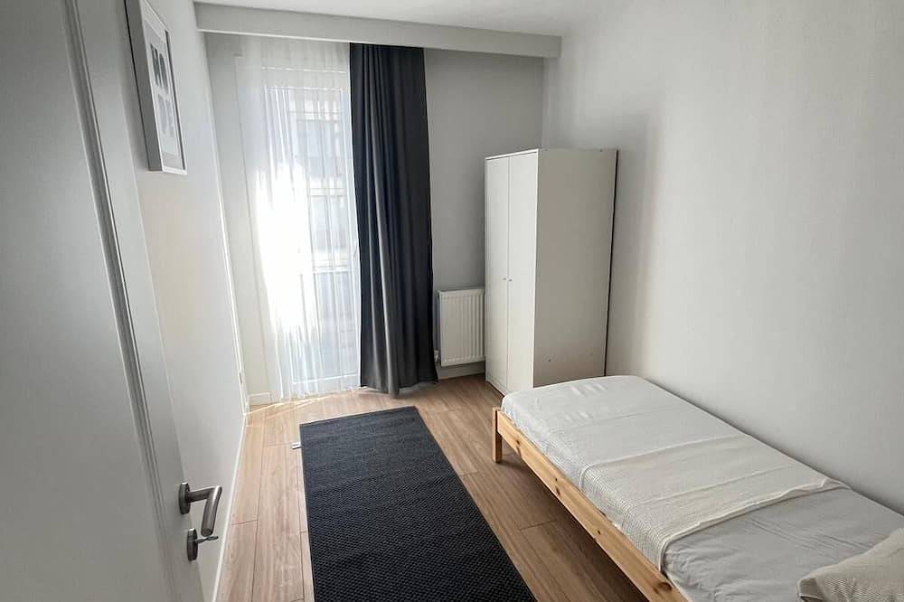 Modern & Stylish 2-Bedroom Apartment with Fast Wi-Fi in Central Istanbul in Kadıköy, Istanbul