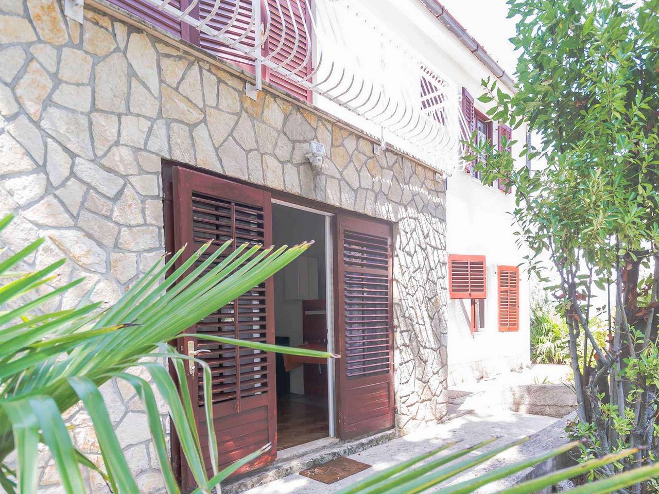 Entire holiday apartment, Holiday apartment with terrace  in Njivice, Krk