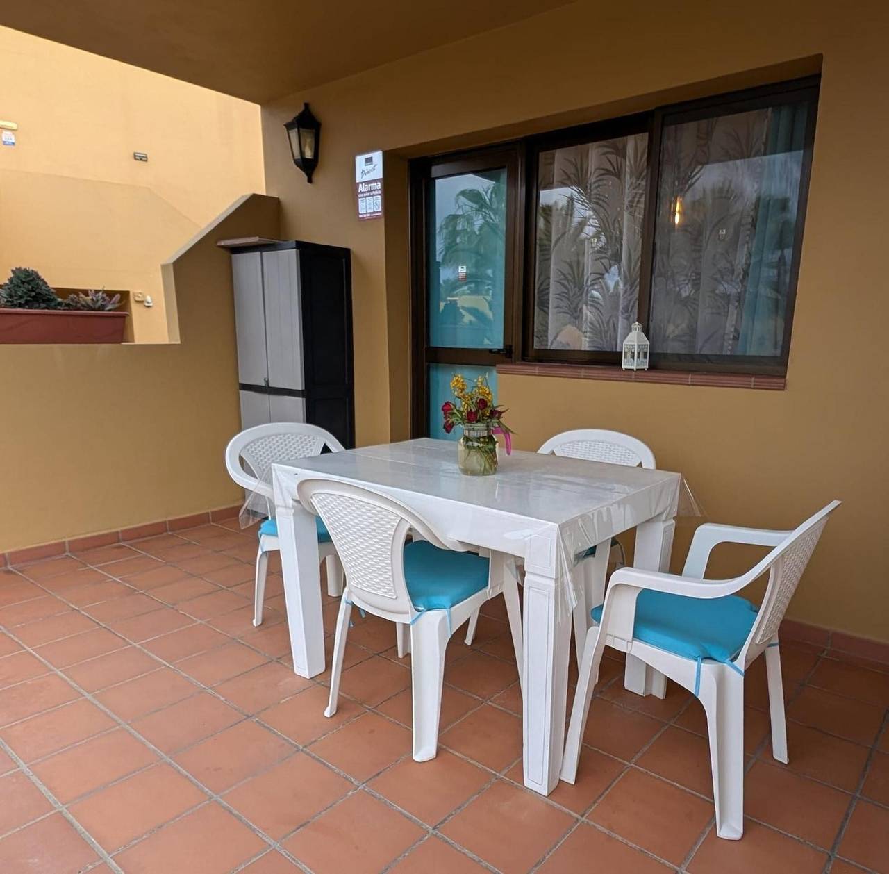 Apartamento entero, Apartamento vacacional 'vv B-rent Perla De Mar' con piscina, terraza privada y Wi-Fi in Oasis Tamarindo, La Oliva