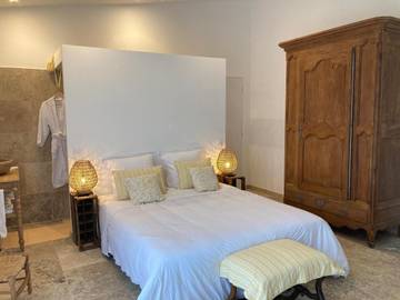 Cottage pour 2 personnes, avec terrasse et vue ainsi que jardin et piscine à Cabrières-d'Aigues