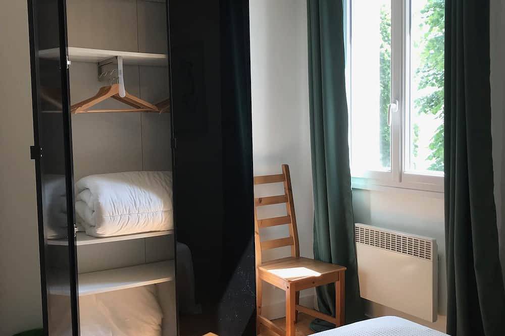 Devant La Mer Et La Plage De Royan Pontaillac , 4 Chambres 2 à 8 Personnes in Pontaillac, Royan