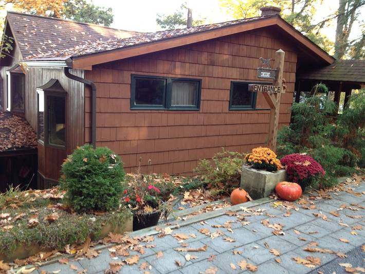Vacation rental for 12 people, with sauna and yard in Cayuga Lake