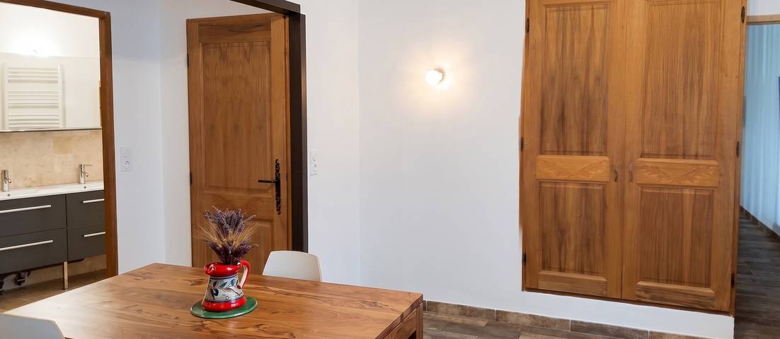 Ferienwohnung für 4 Personen, mit Balkon/Terrasse und Garten sowie Pool und Seeblick in Vaucluse - 4