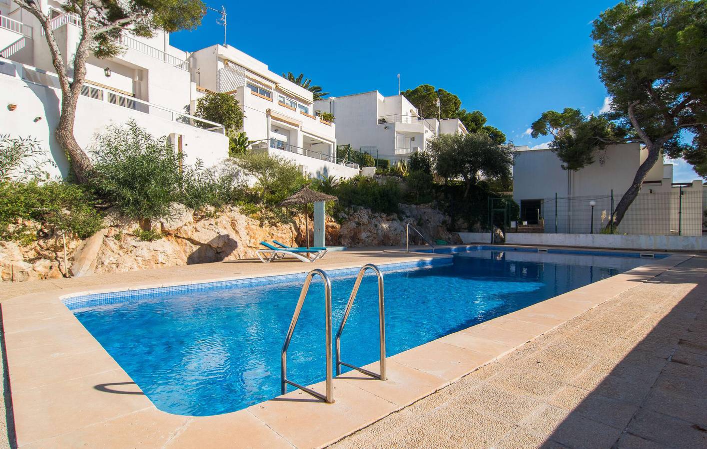 Appartement de vacances entier, Maison de bord de mer avec piscine, cuisine et WiFi près de Cala Mitjana in Cala d'Or, Santanyí