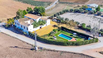 Casa rural para 21 personas, con terraza y jardín en Teba