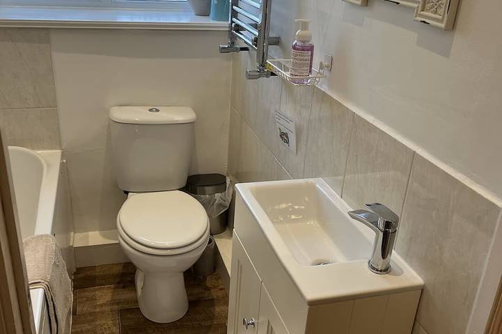 Bakewell One Bedroom Cottage In A Peaceful Location With Parking Space. in Bakewell, Derbyshire