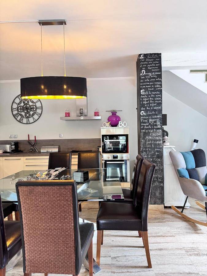 Location de vacances pour 6 personnes, avec vue ainsi que piscine et jardin à Santa-Maria-Siché - 4