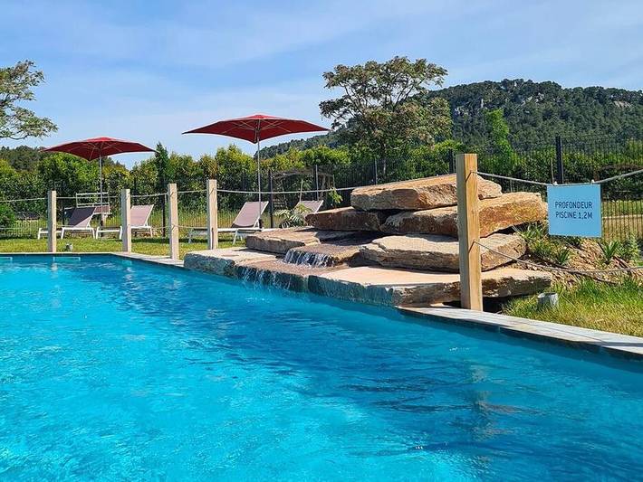 Camping pour 5 personnes, avec Bassin pour enfant dans l' Aude