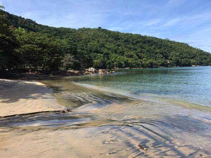 Casas e apartamentos de temporada para 12 pessoas, com vista e jardim, adaptado a crianças em Lagoinha (Ubatuba)