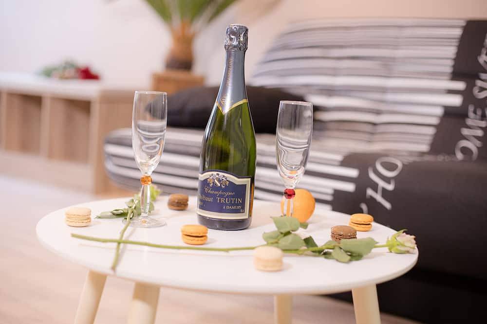 Entire apartment, ♥︎ Private Jacuzzi / Wifi / 4K Uhd Tv / Netflix… ♥︎ in Saint-Jean-Bonnefonds, Pilat Regional Nature Park