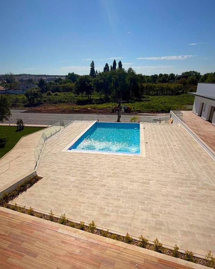 Location de vacances pour 2 personnes, avec vue et jardin ainsi que piscine et terrasse à Rio Maior - 3